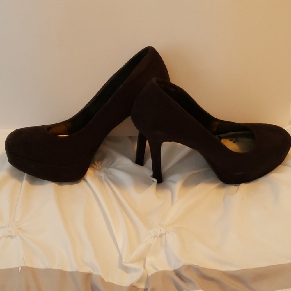 Heels - Picture 2 of 4